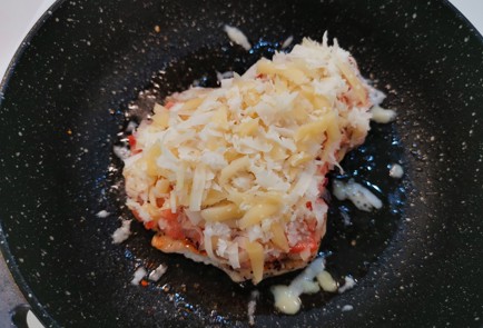 Фото шага рецепта Стейк из грудки индейки с сыром 187322 шаг 11