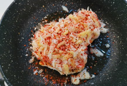 Фото шага рецепта Стейк из грудки индейки с сыром 187322 шаг 12