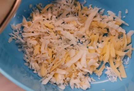 Фото шага рецепта Стейк из грудки индейки с сыром 187322 шаг 6