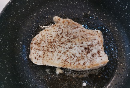 Фото шага рецепта Стейк из индейки поитальянски 187708 шаг 4