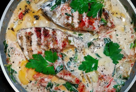 Фото шага рецепта Стейк из карпа на сливочноовощной подушке 173708 шаг 15  