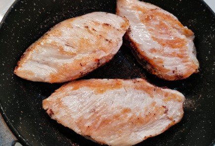 Фото шага рецепта Стейк из куриного филе пофранцузски 174889 шаг 6  