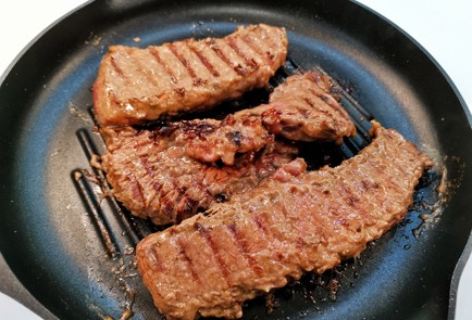 Фото шага рецепта Стейк из мраморной говядины в маринаде 140732 шаг 5  