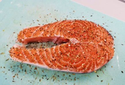 Фото шага рецепта Стейк из семги с прованскими травами 140890 шаг 1  