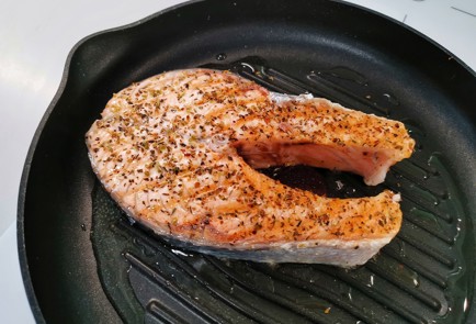 Фото шага рецепта Стейк из семги с прованскими травами 140890 шаг 3  