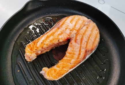 Фото шага рецепта Стейк из семги с прованскими травами 140890 шаг 4  