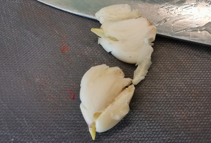 Фото шага рецепта Стейк из свинины на сковороде 188932 шаг 4  