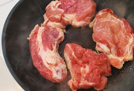 Фото шага рецепта Стейк из свинины пофранцузски 174871 шаг 2  