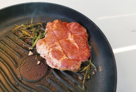 Фото шага рецепта Стейк из свинины 188931 шаг 7  