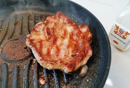 Фото шага рецепта Стейк из свинины 188931 шаг 8  