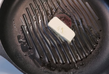 Фото шага рецепта Стейк из свинины 190740 шаг 4  