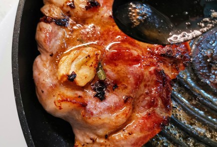 Фото шага рецепта Стейк из свиной шеи на сковороде гриль 153100 шаг 8  