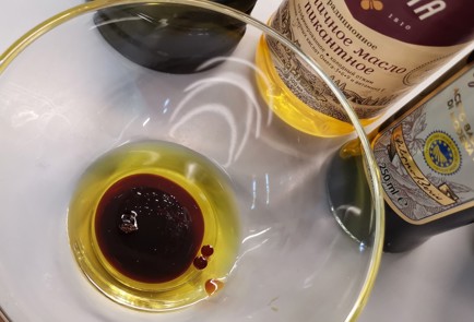 Фото шага рецепта Стейк из свиной шеи пофранцузски 174454 шаг 2  