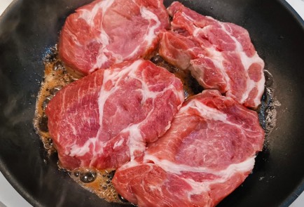 Фото шага рецепта Стейк из свиной шеи пофранцузски 174454 шаг 7  