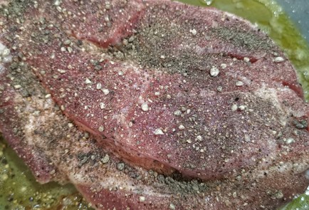 Фото шага рецепта Стейк из свиной шеи 173590 шаг 3  