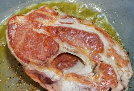 Фото шага рецепта Стейк из свиной шеи 173590 шаг 4  