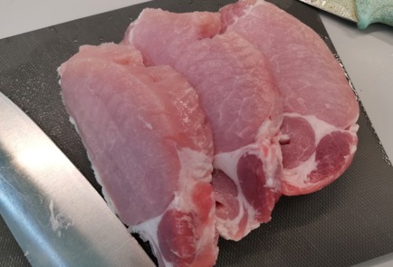 Фото шага рецепта Стейк из свиной шеи 186563 шаг 3  