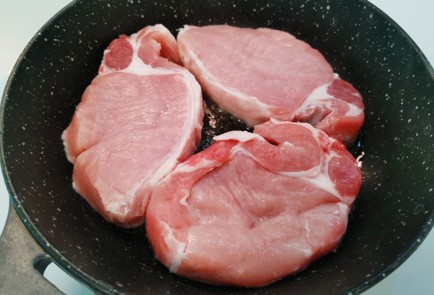 Фото шага рецепта Стейк из свиной шеи 186563 шаг 4  