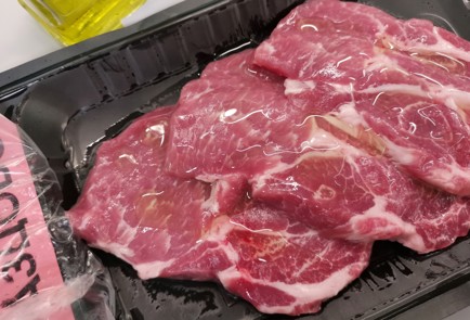 Фото шага рецепта Стейк из свиной шеи 188924 шаг 1  