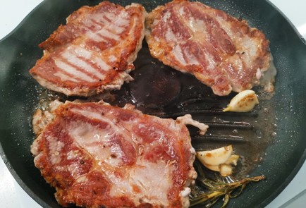 Фото шага рецепта Стейк из свиной шеи 188924 шаг 8  