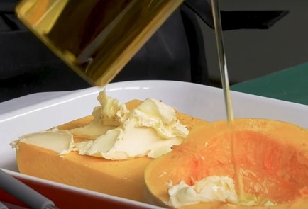 Фото шага рецепта Стейк из тыквы со шпинатом и мягким сыром 151584 шаг 3  