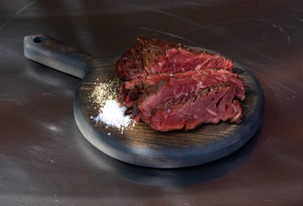 Фото шага рецепта Стейк мясника на мангале 174031 шаг 11