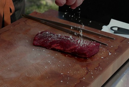 Фото шага рецепта Стейк мясника на мангале 174031 шаг 3
