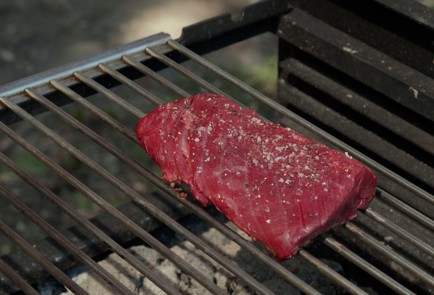 Фото шага рецепта Стейк мясника на мангале 174031 шаг 4