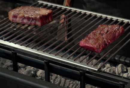 Фото шага рецепта Стейк мясника на мангале 174031 шаг 5