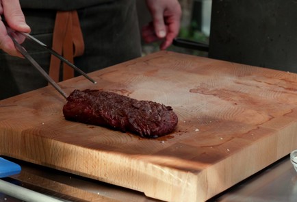 Фото шага рецепта Стейк мясника на мангале 174031 шаг 8