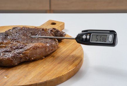 Фото шага рецепта Стейк на сковороде 175094 шаг 10  