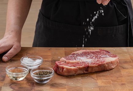 Фото шага рецепта Стейк на сковороде 175094 шаг 4  