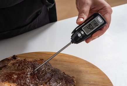 Фото шага рецепта Стейк на сковороде 175094 шаг 7  