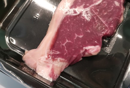 Фото шага рецепта Стейк ньюйорк 189489 шаг 1  