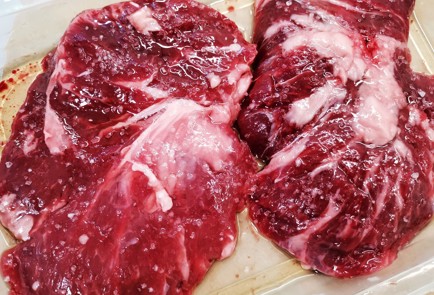 Фото шага рецепта Стейк пиканья из мраморной говядины 140183 шаг 3  