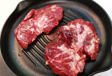 Фото шага рецепта Стейк пиканья из мраморной говядины 140183 шаг 5  