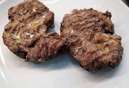 Фото шага рецепта Стейк пиканья из мраморной говядины 140183 шаг 7  