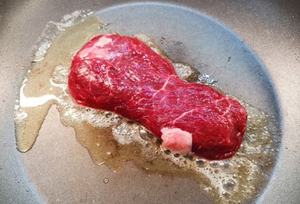 Фото шага рецепта Стейк рамп 188917 шаг 5  