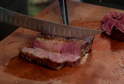 Фото шага рецепта Стейк рибай на мангале 174032 шаг 11  