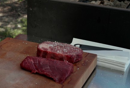 Фото шага рецепта Стейк рибай на мангале 174032 шаг 3  