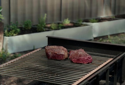 Фото шага рецепта Стейк рибай на мангале 174032 шаг 9  