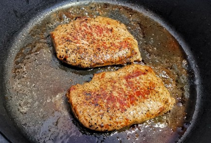 Фото шага рецепта Стейк рибай с жареным ананасом 151226 шаг 12  