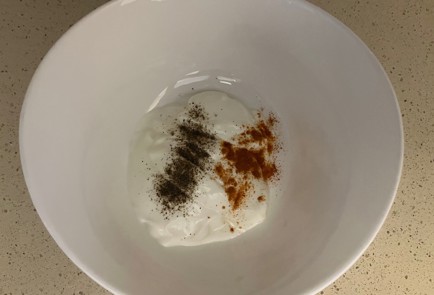 Фото шага рецепта Стейк с греческим йогуртом 189193 шаг 3  