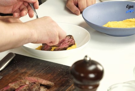 Фото шага рецепта Стейк с морковным пюре и чатни из крыжовника 125577 шаг 5  