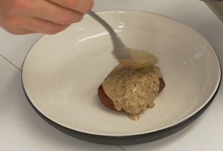 Фото шага рецепта Стейк с перечным соусом 136871 шаг 10