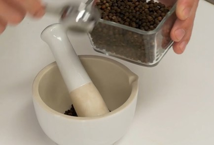 Фото шага рецепта Стейк с перечным соусом 136871 шаг 2