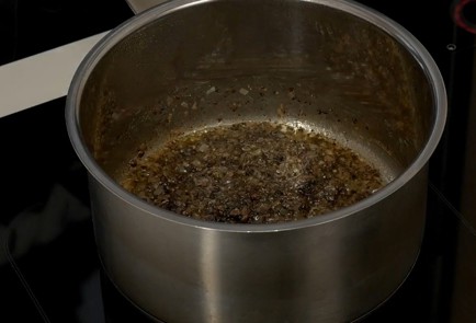 Фото шага рецепта Стейк с перечным соусом 136871 шаг 5