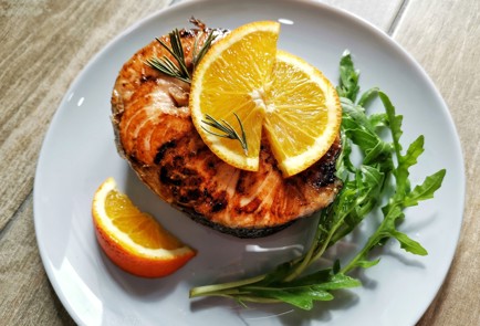 Фото шага рецепта Стейк семги с апельсином 186395 шаг 15  