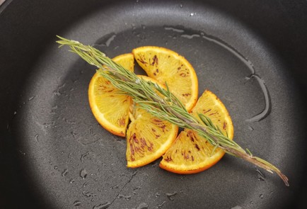 Фото шага рецепта Стейк семги с апельсином 186395 шаг 5  