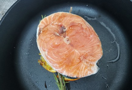 Фото шага рецепта Стейк семги с апельсином 186395 шаг 7  